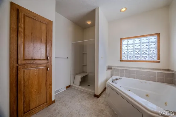 $492,400 | 220 April Drive, St. Robert, MO 65584