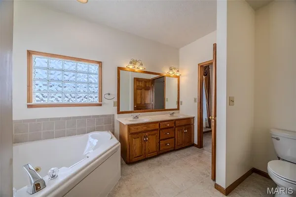 $492,400 | 220 April Drive, St. Robert, MO 65584