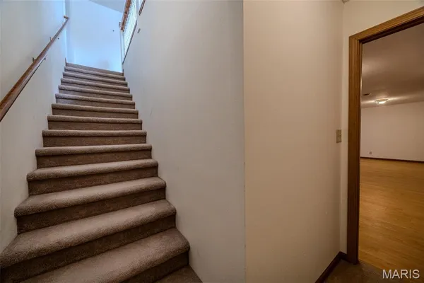 $492,400 | 220 April Drive, St. Robert, MO 65584