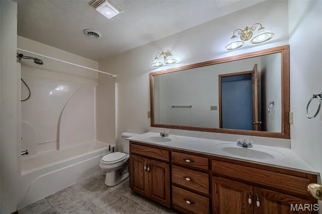 $494,900 | 220 April Drive, St. Robert, MO 65584