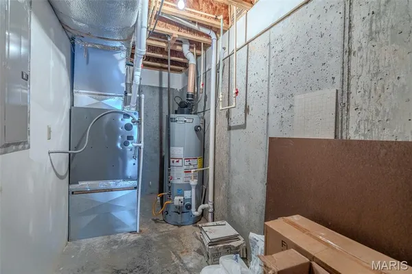 $492,400 | 220 April Drive, St. Robert, MO 65584