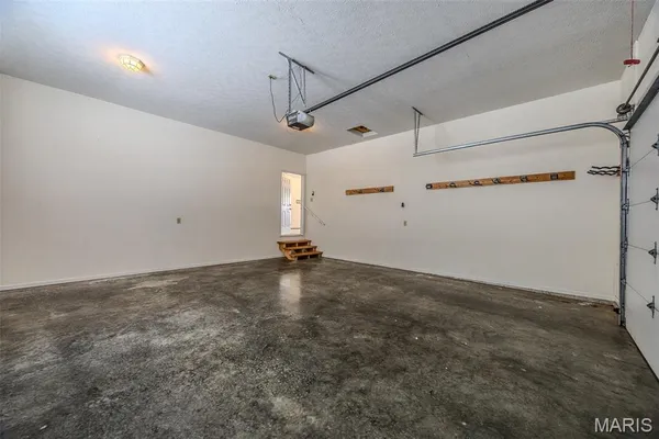 $492,400 | 220 April Drive, St. Robert, MO 65584