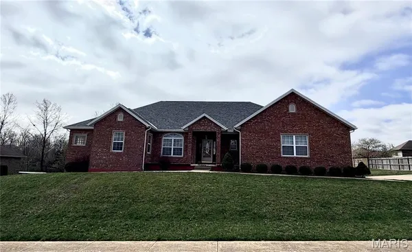 $492,400 | 220 April Drive, St. Robert, MO 65584