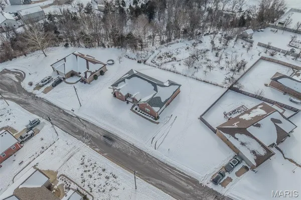 $492,400 | 220 April Drive, St. Robert, MO 65584