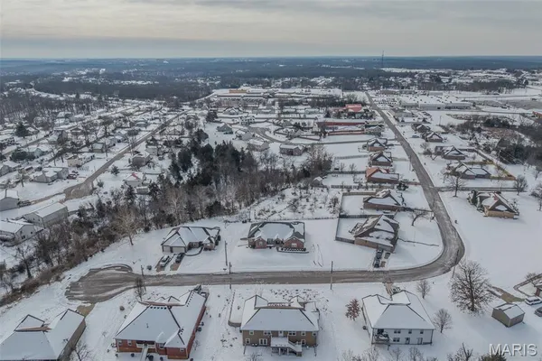 $492,400 | 220 April Drive, St. Robert, MO 65584