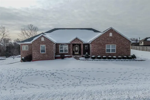 $492,400 | 220 April Drive, St. Robert, MO 65584