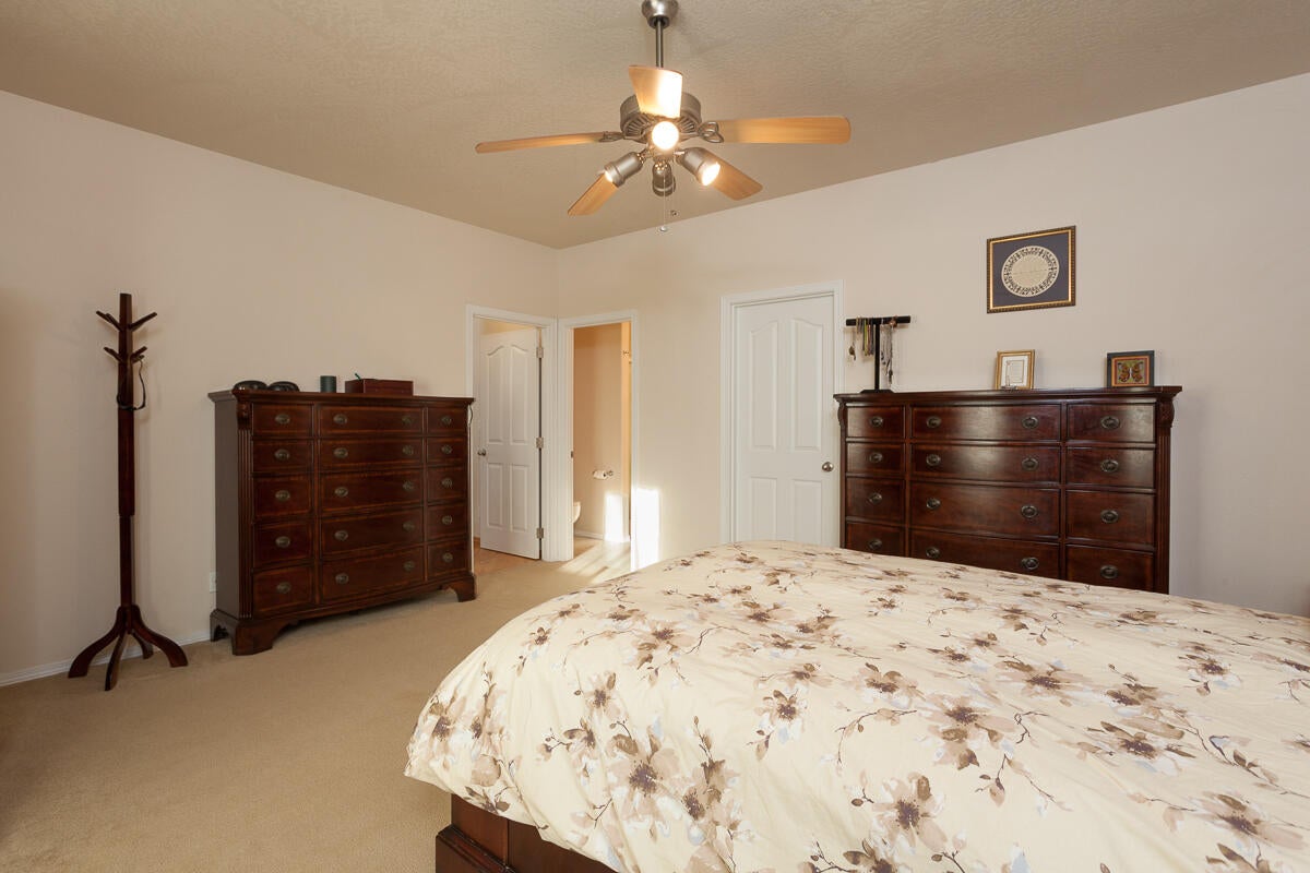 646 Raven Road Central Point, OR 97502 - Photo 45 of 74 Master Bedroom