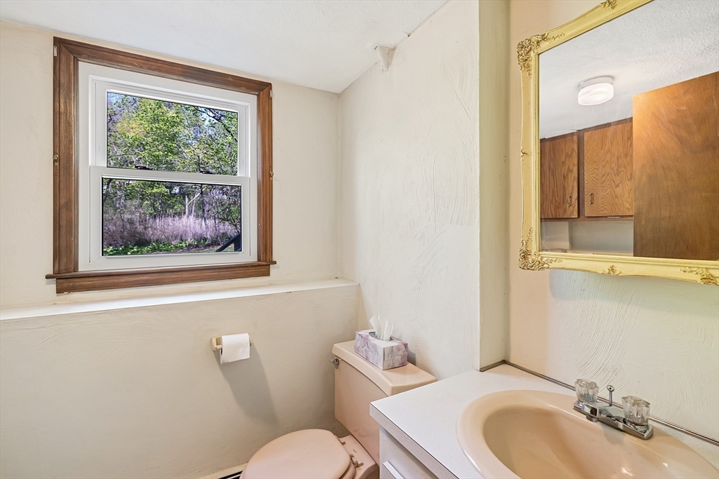 62 Brook Street Wakefield, MA 01880 - Photo 18 of 31