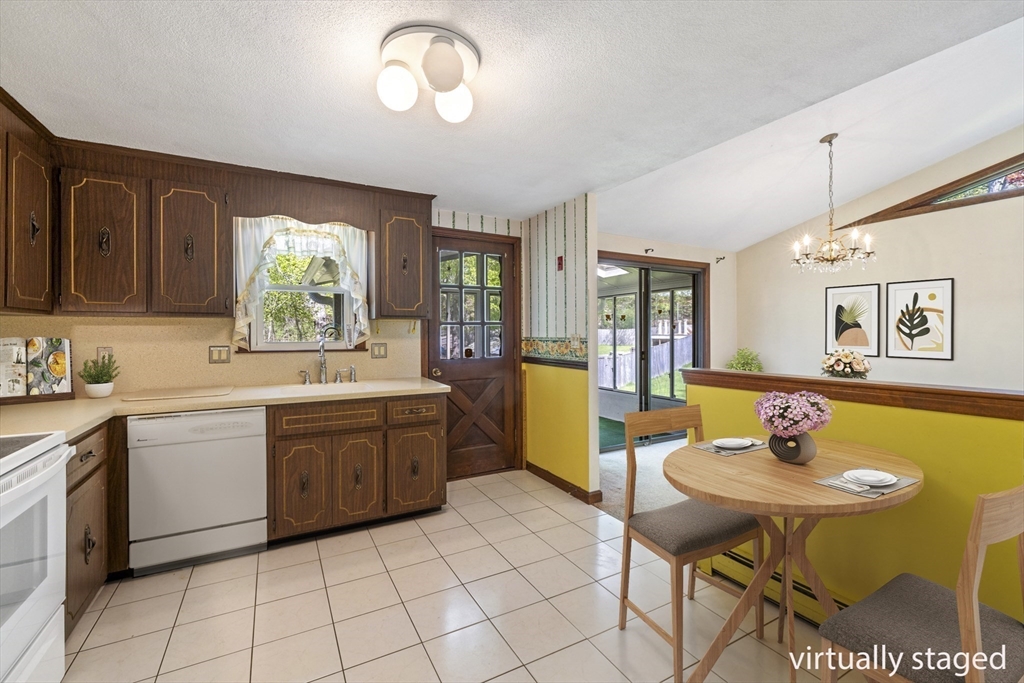 62 Brook Street Wakefield, MA 01880 - Photo 7 of 31