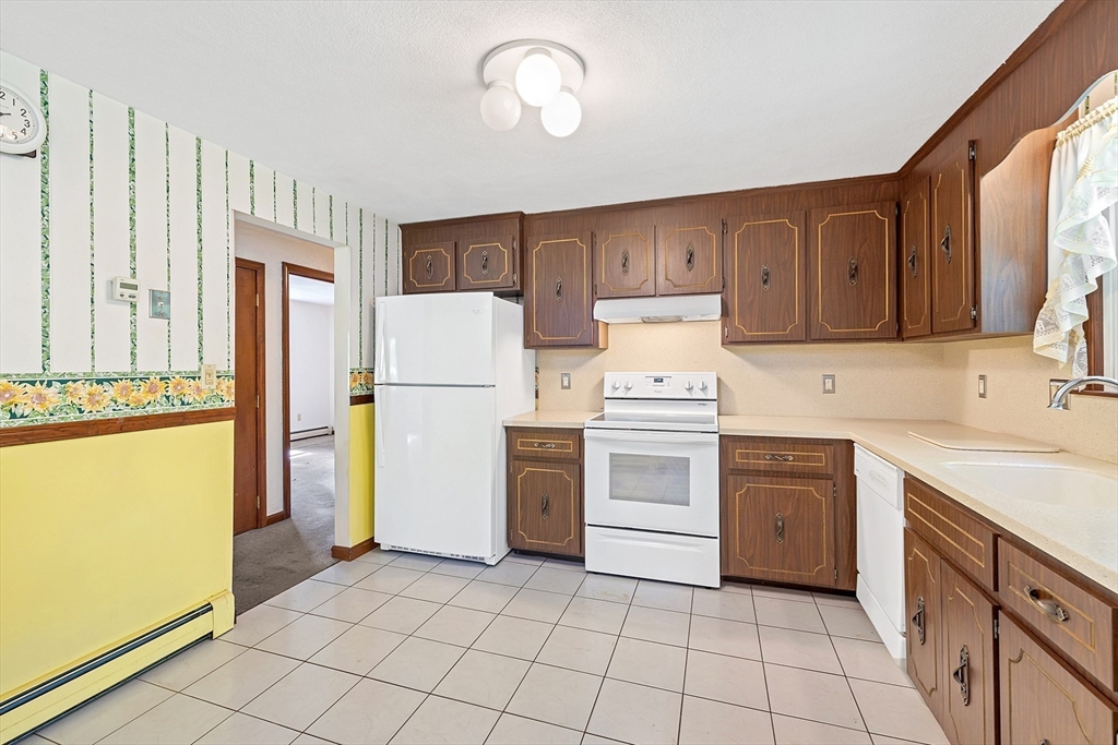 62 Brook Street Wakefield, MA 01880 - Photo 8 of 31