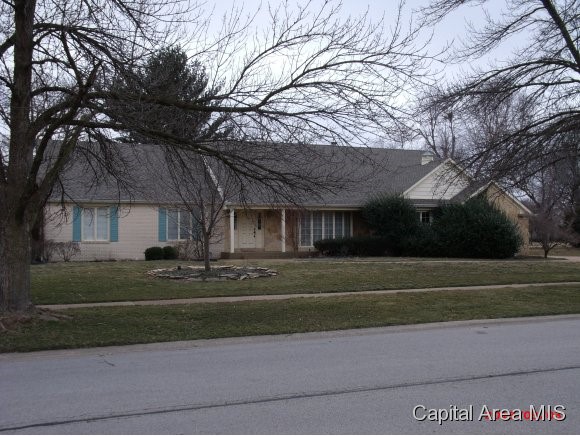 2210 Augusta Drive Springfield, IL 62704 - Photo 1 of 10 Gallery Image 1