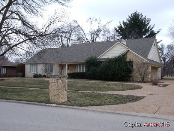 2210 Augusta Drive Springfield, IL 62704 - Photo 2 of 10 Gallery Image 2