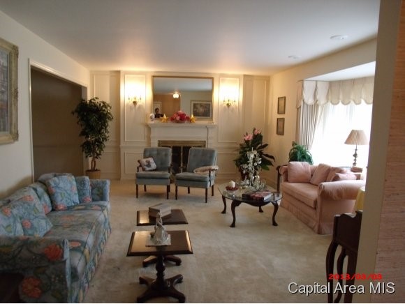 2210 Augusta Drive Springfield, IL 62704 - Photo 3 of 10 Gallery Image 3