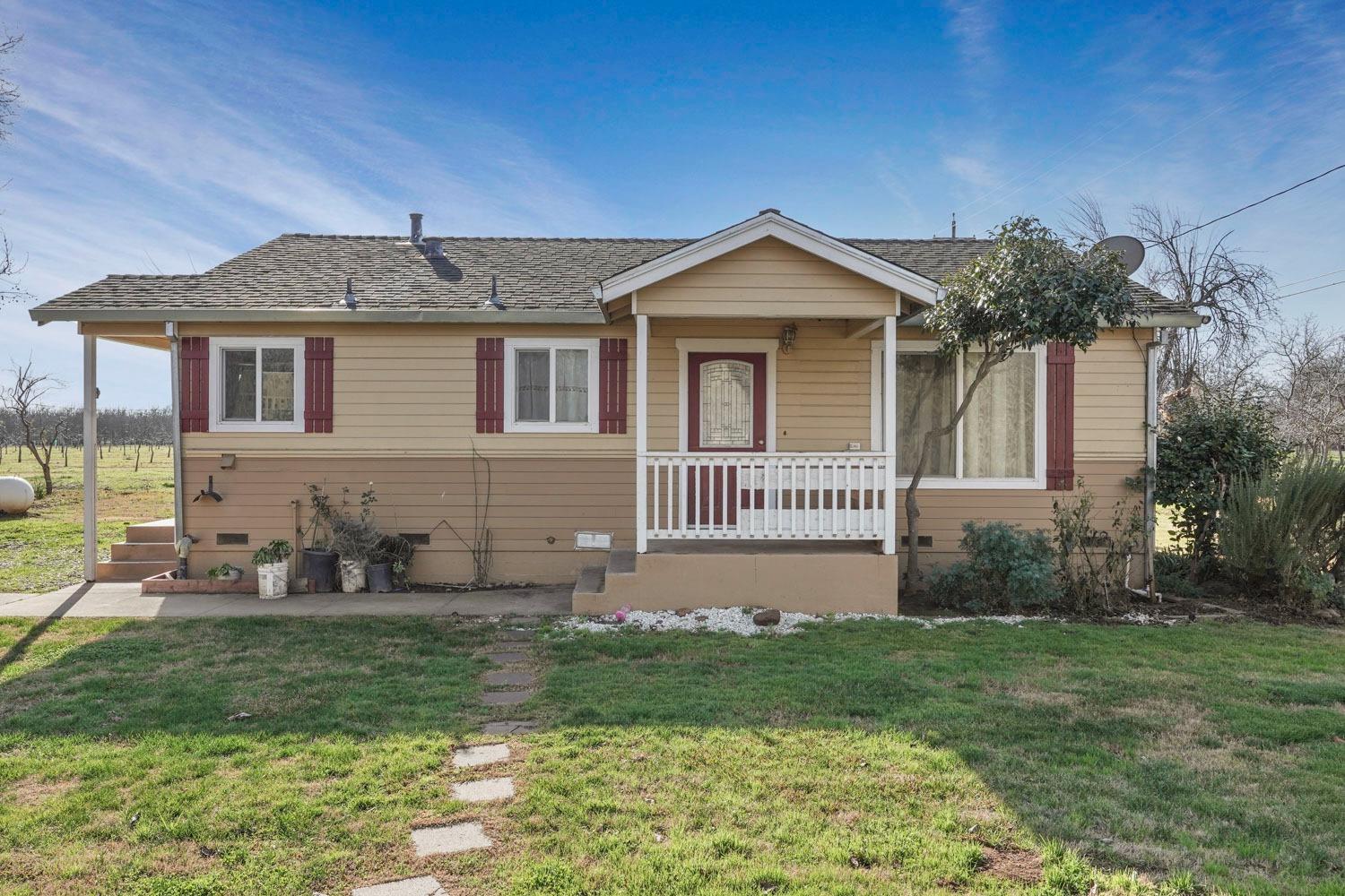 10710 North Shelton Road Linden, CA 95236 - Photo 24 of 75 front view of a house with a yard
