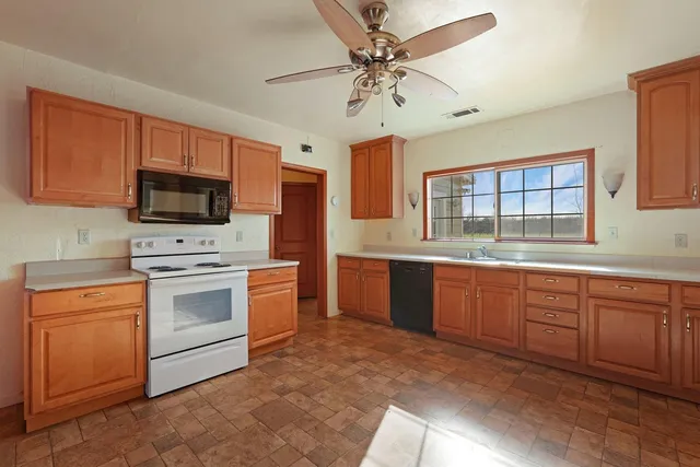 $1,200,000 | 10710 North Shelton Road, Linden, CA 95236