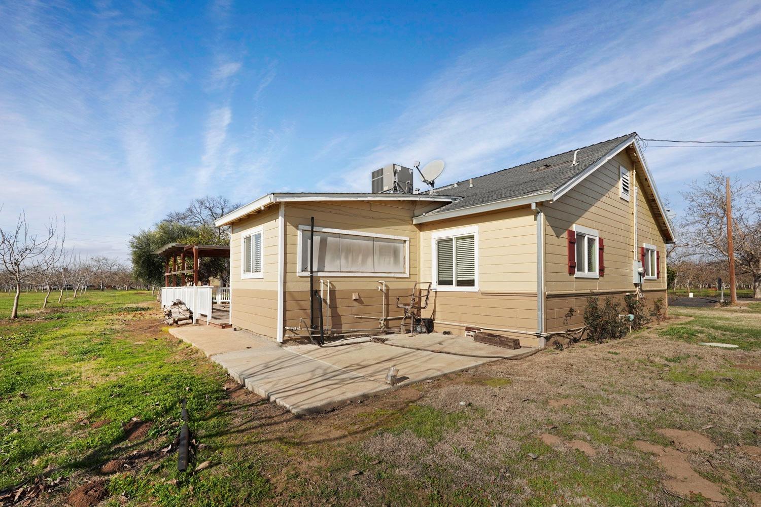 10710 North Shelton Road Linden, CA 95236 - Photo 51 of 75 a front view of a house with a yard