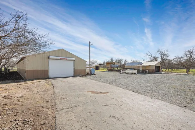 $1,200,000 | 10710 North Shelton Road, Linden, CA 95236