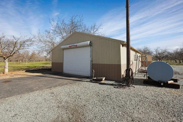 $1,200,000 | 10710 North Shelton Road, Linden, CA 95236