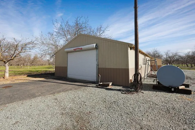 $1,200,000 | 10710 North Shelton Road, Linden, CA 95236