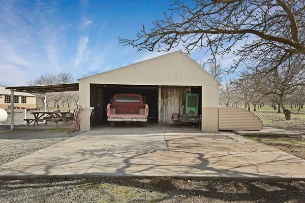 $1,200,000 | 10710 North Shelton Road, Linden, CA 95236