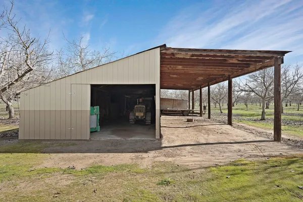 $1,200,000 | 10710 North Shelton Road, Linden, CA 95236