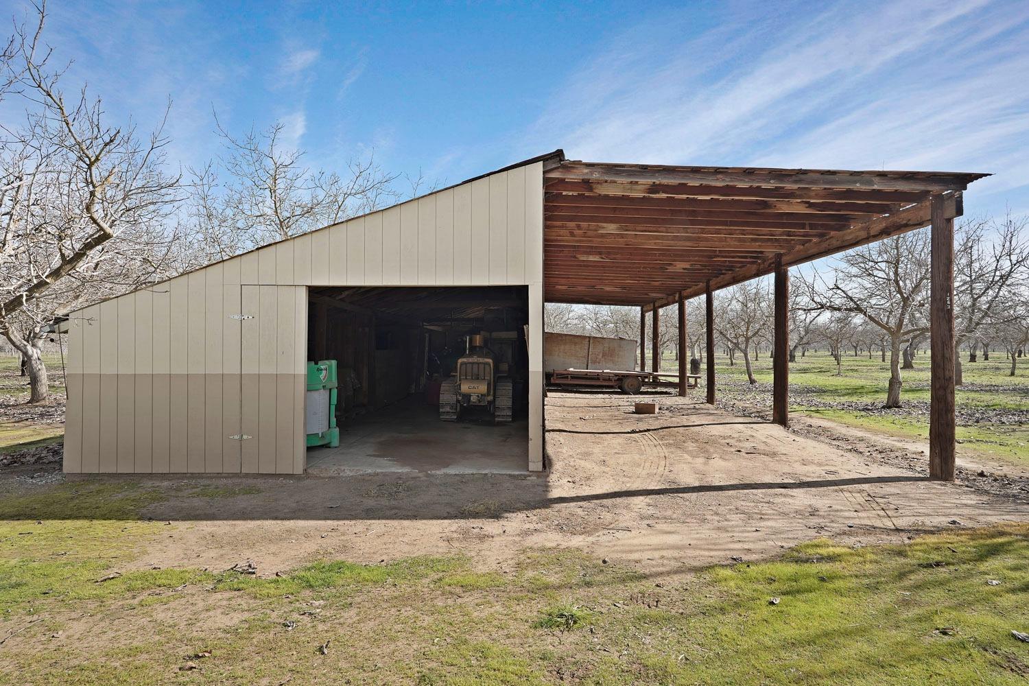 10710 North Shelton Road Linden, CA 95236 - Photo 67 of 75 a view of a house with backyard and sitting area