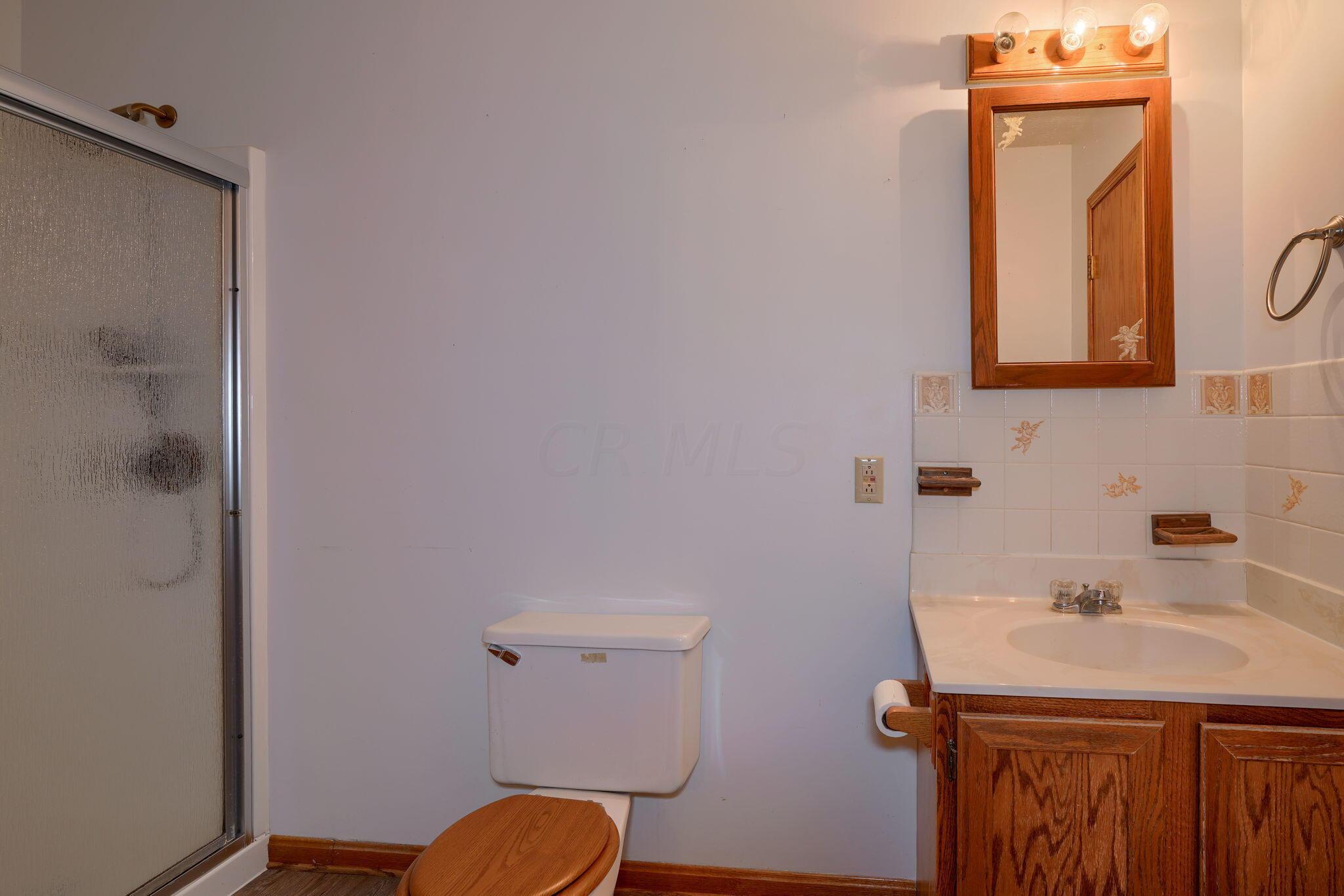 191 Rockwell Road Columbus, OH 43207 - Photo 14 of 28 Full bath in owners suite.
