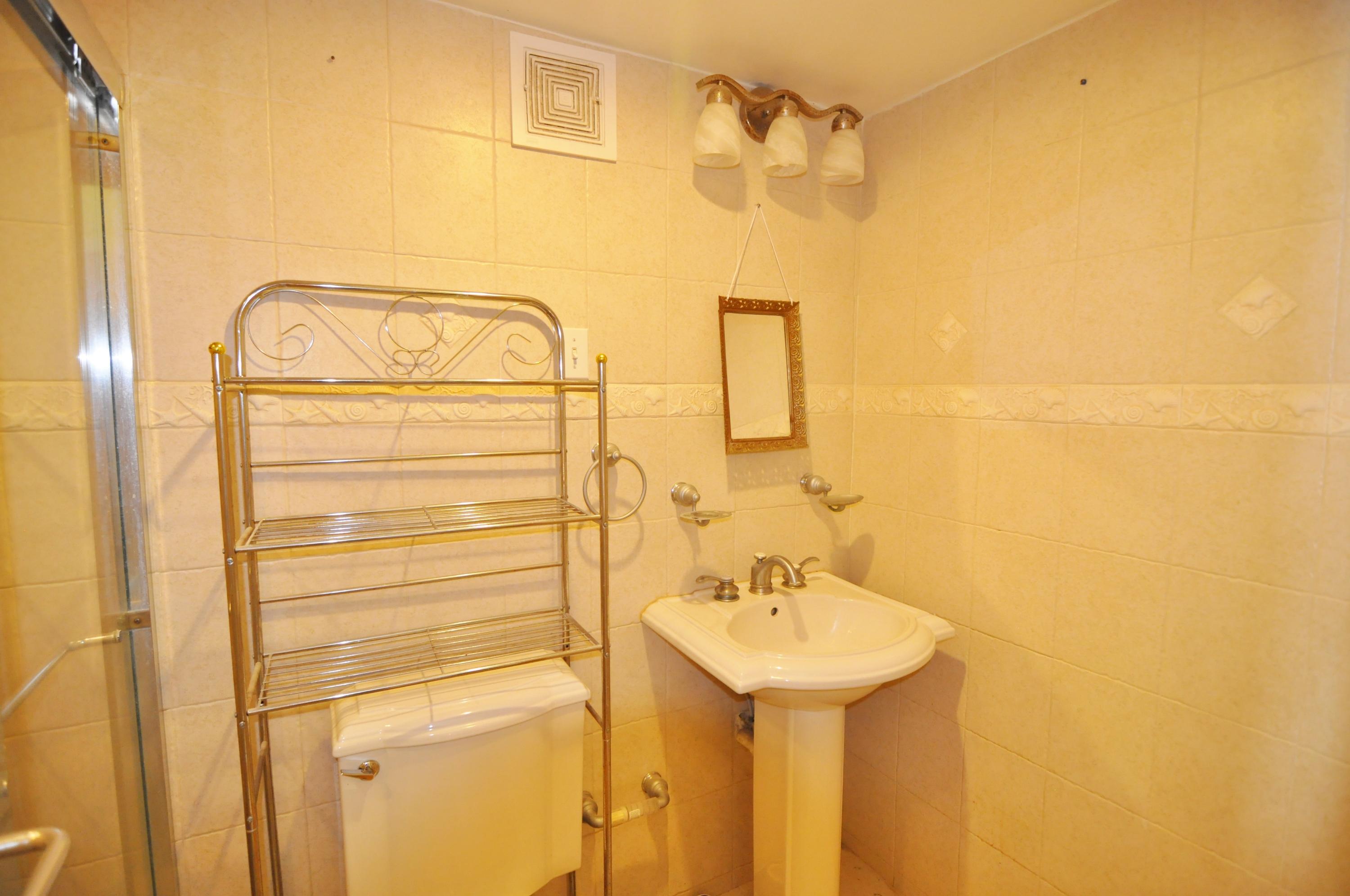 20 Dolphin Road Key Largo, FL 33037 - Photo 11 of 31 Light & bright