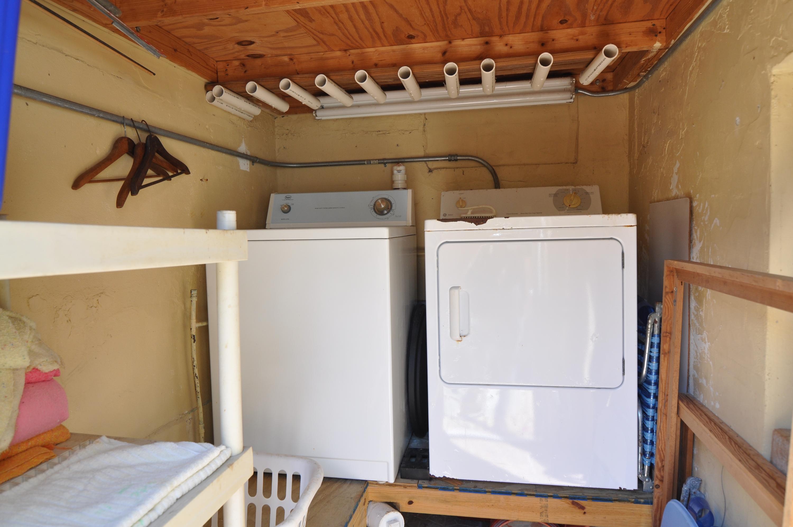 20 Dolphin Road Key Largo, FL 33037 - Photo 17 of 31 Laundry room