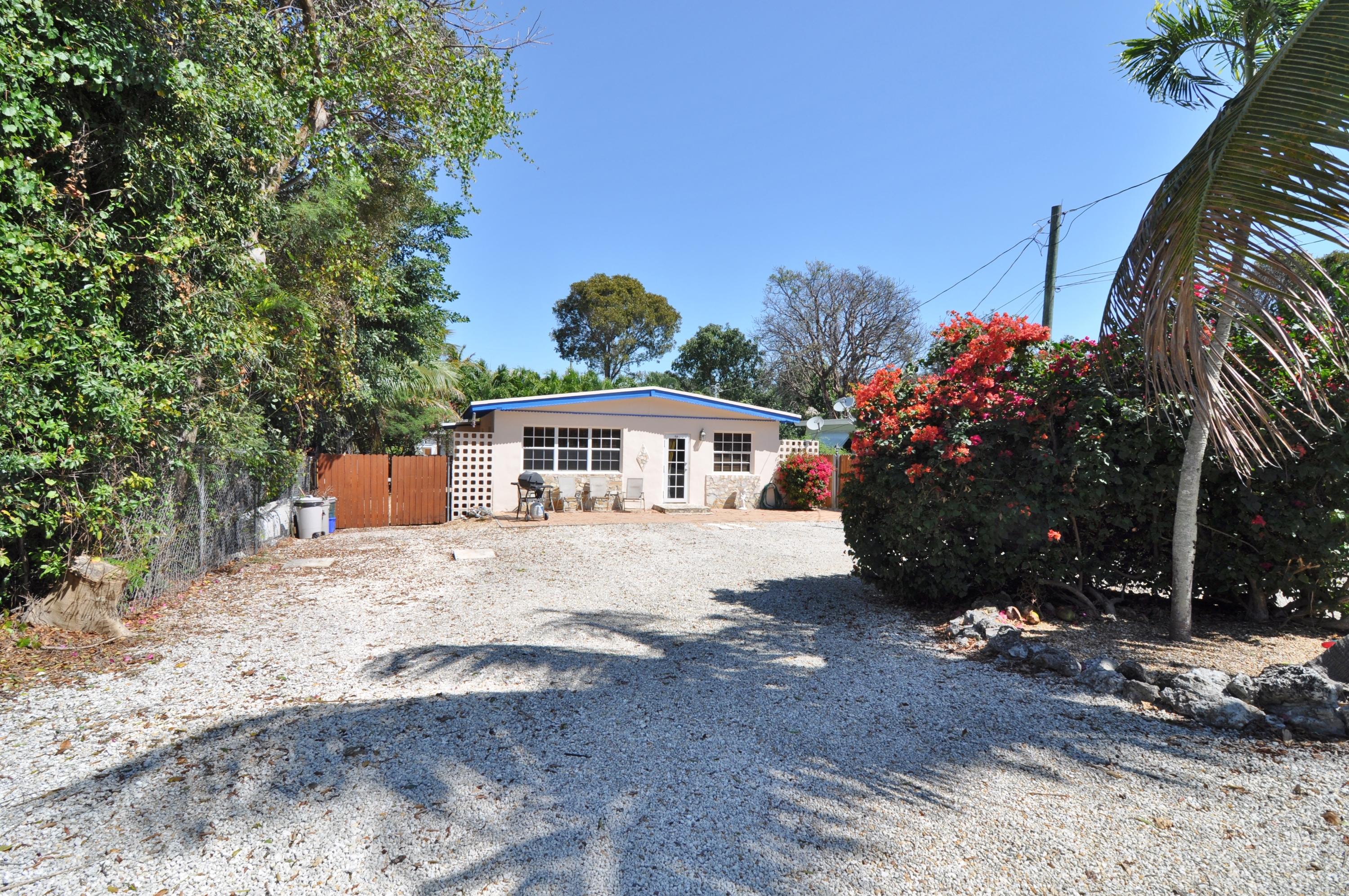 20 Dolphin Road Key Largo, FL 33037 - Photo 3 of 31 Lots of parking for all the toys