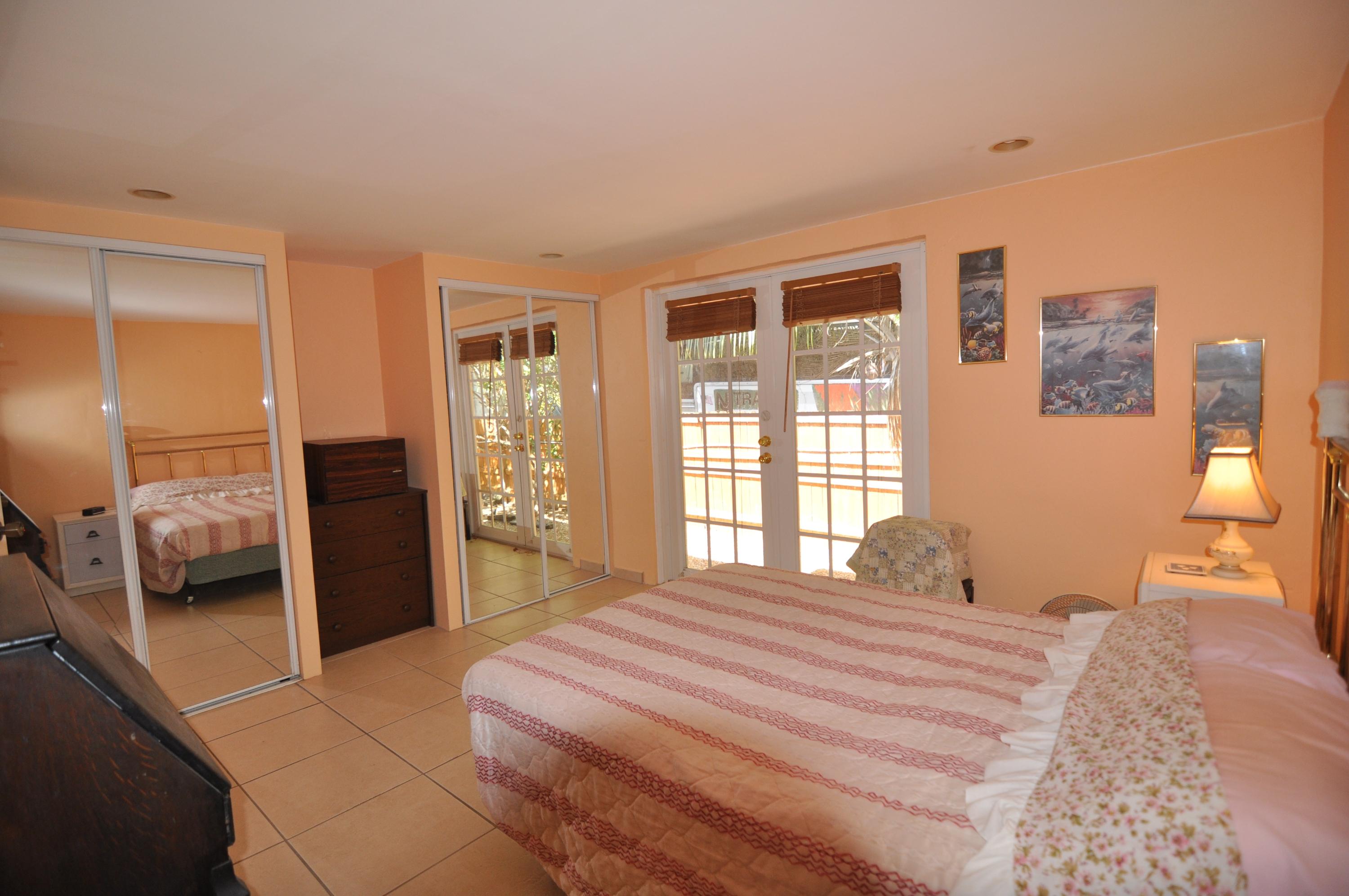20 Dolphin Road Key Largo, FL 33037 - Photo 9 of 31 Double closets