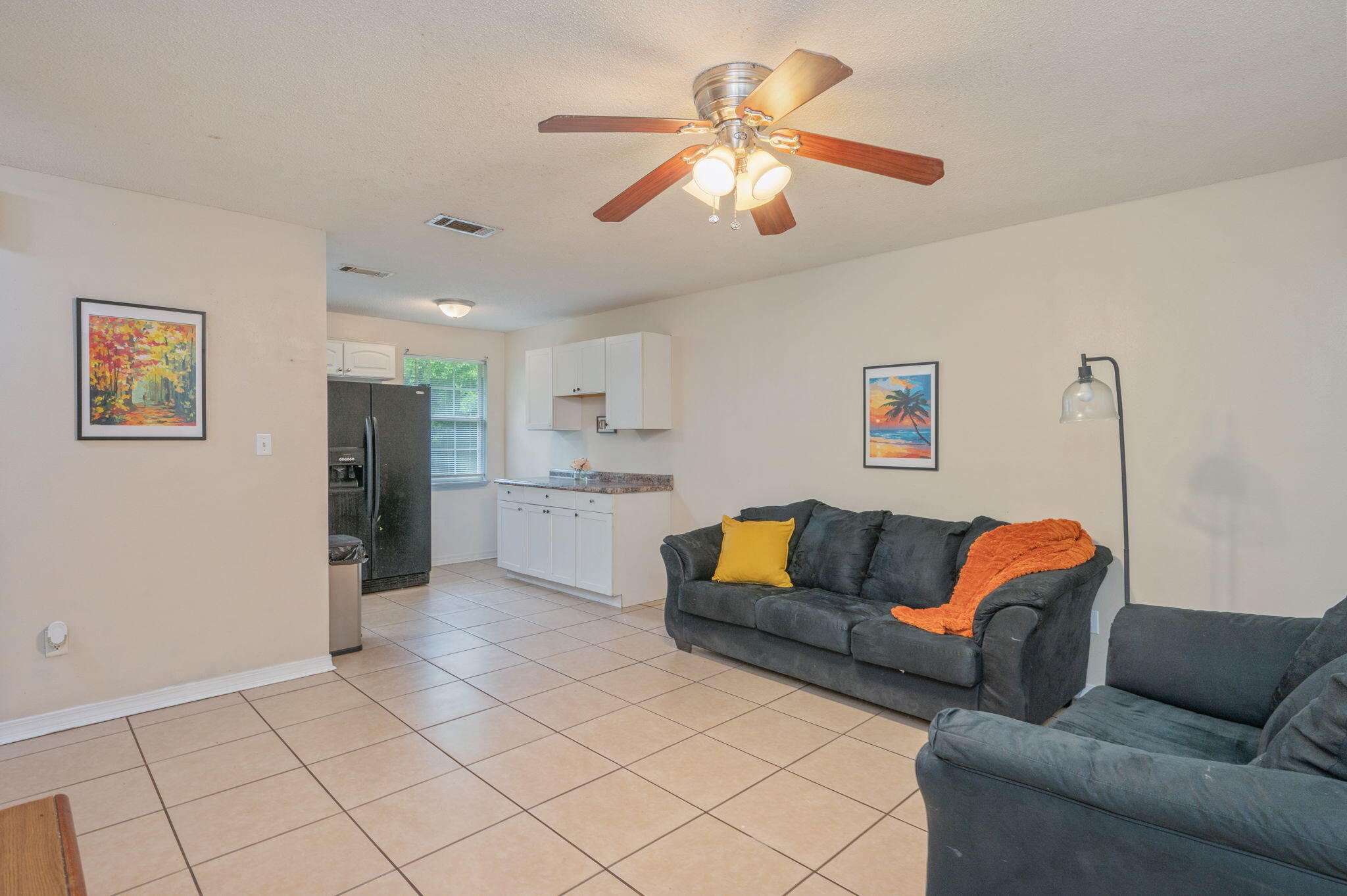 834 McDonald Street Crestview, FL 32536 - Photo 4 of 35 a living room with furniture