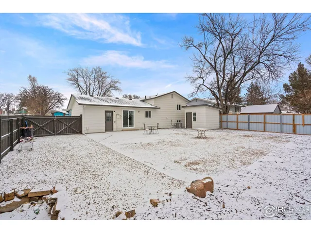 a very nice looking yard with a large tree