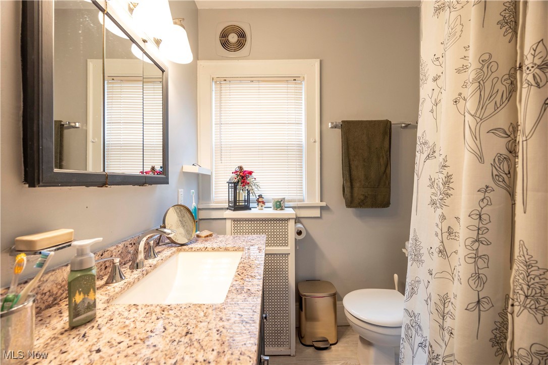 2075 Coventry Road Cleveland, OH 44118 - Photo 21 of 41 Bathroom featuring vanity, a shower with shower curtain, and toilet