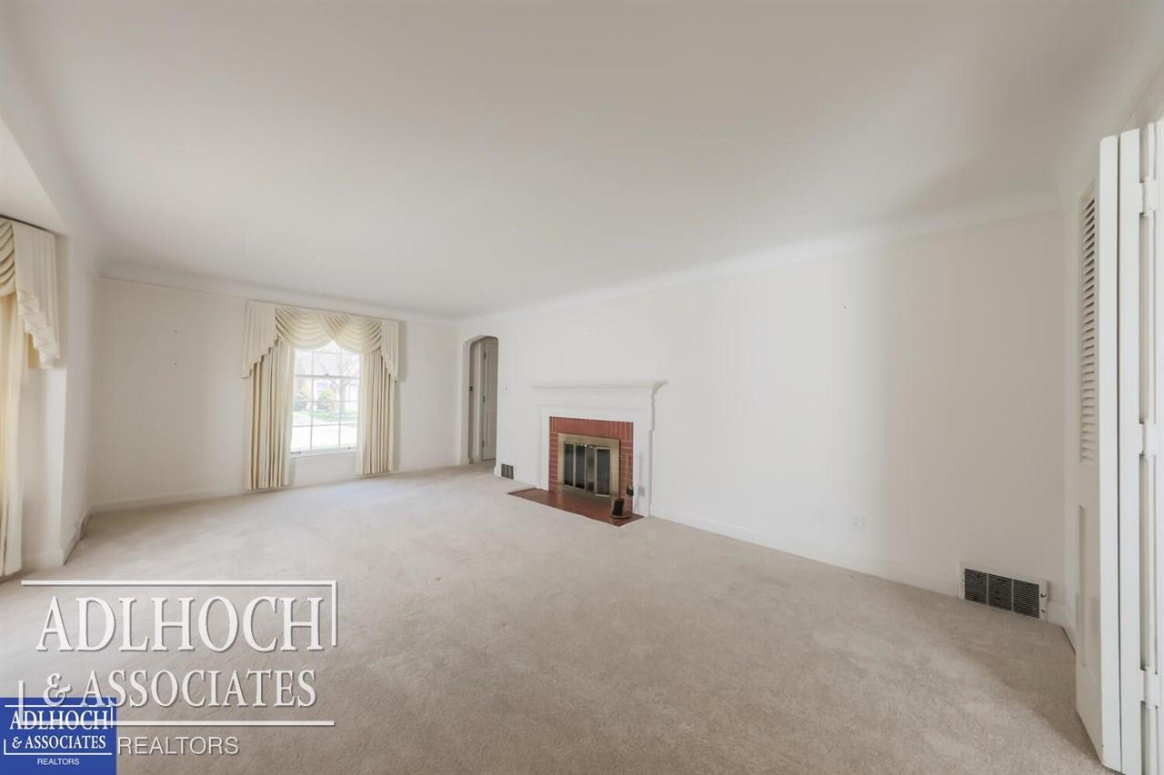 1395 Hampton Road Grosse Pointe, MI 48236 - Photo 5 of 29 50073760-4.JPG