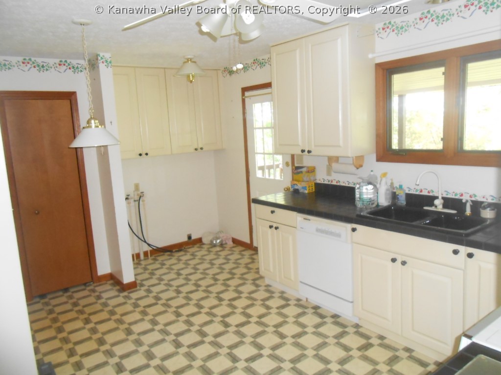 1550 Lighthouse Road Given, WV 25245 - Photo 7 of 28 Gallery Image 7