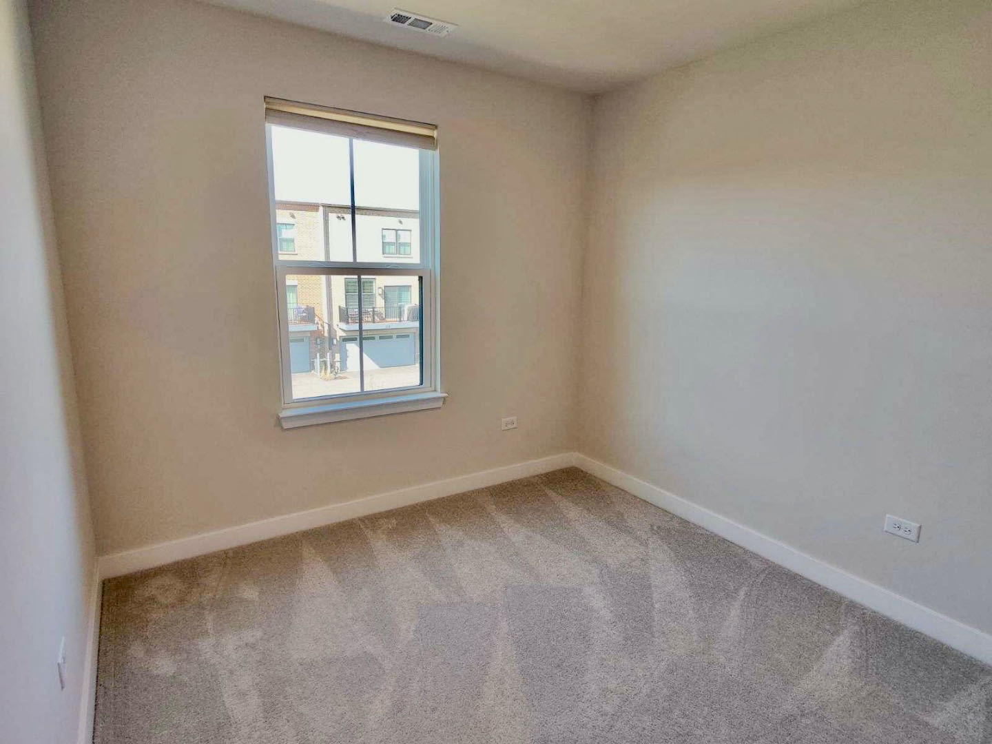 319 Elm Ct., Unit 319 Mount Prospect, IL 60056 - Photo 20 of 21 an empty room with a window