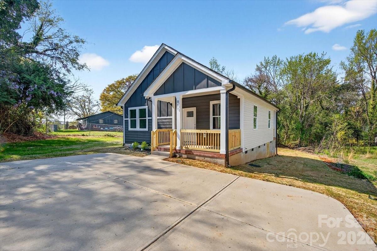 811 Craig Place Shelby, NC 28150 - Photo 3 of 28 a view of a house with a yard