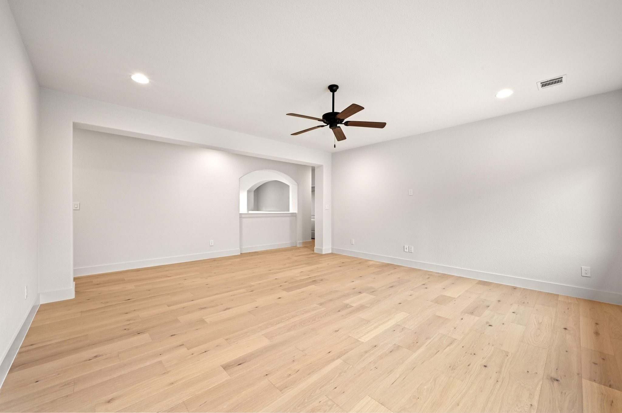 2800 Barton Point Drive Austin, TX 78733 - Photo 18 of 40 Unfurnished room with light wood-style floors, a ceiling fan, and recessed lighting