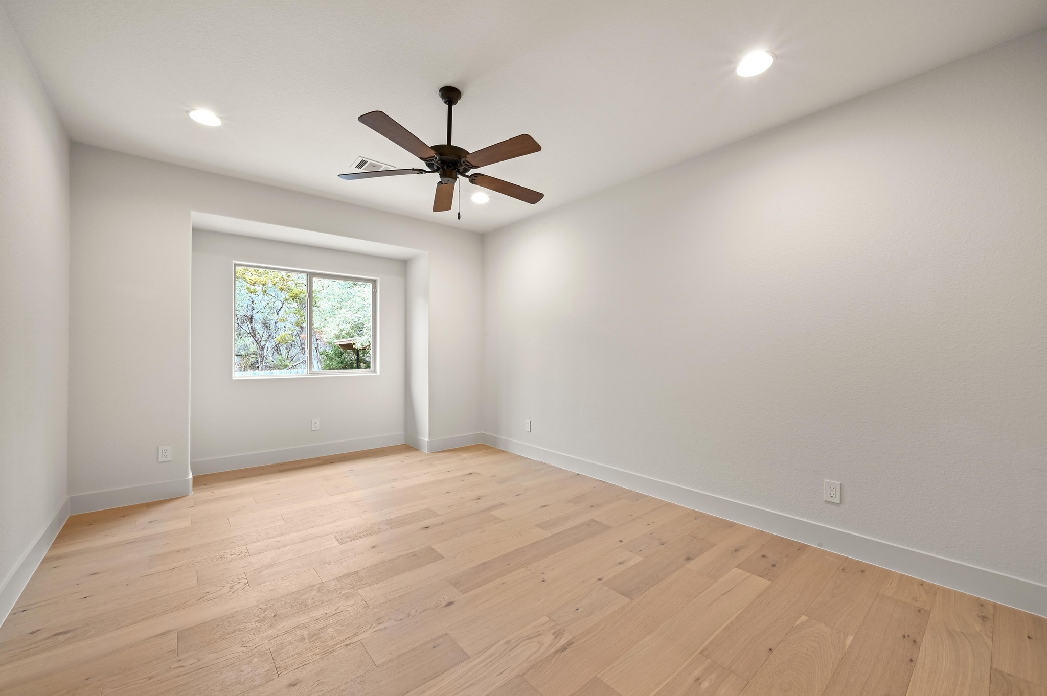 2800 Barton Point Drive Austin, TX 78733 - Photo 23 of 40 Spare room with ceiling fan, light wood-type flooring, and recessed lighting
