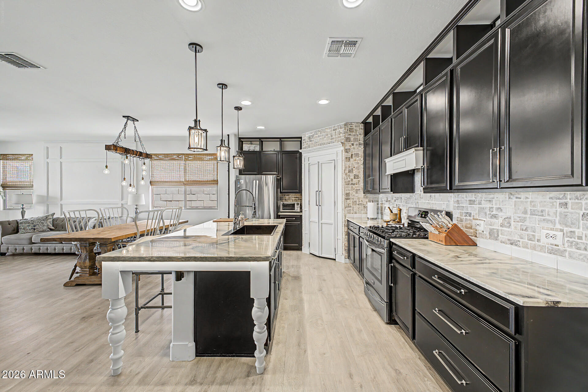 2740 West Apollo Road Phoenix, AZ 85041 - Photo 9 of 27 Gorgeous Kitchen