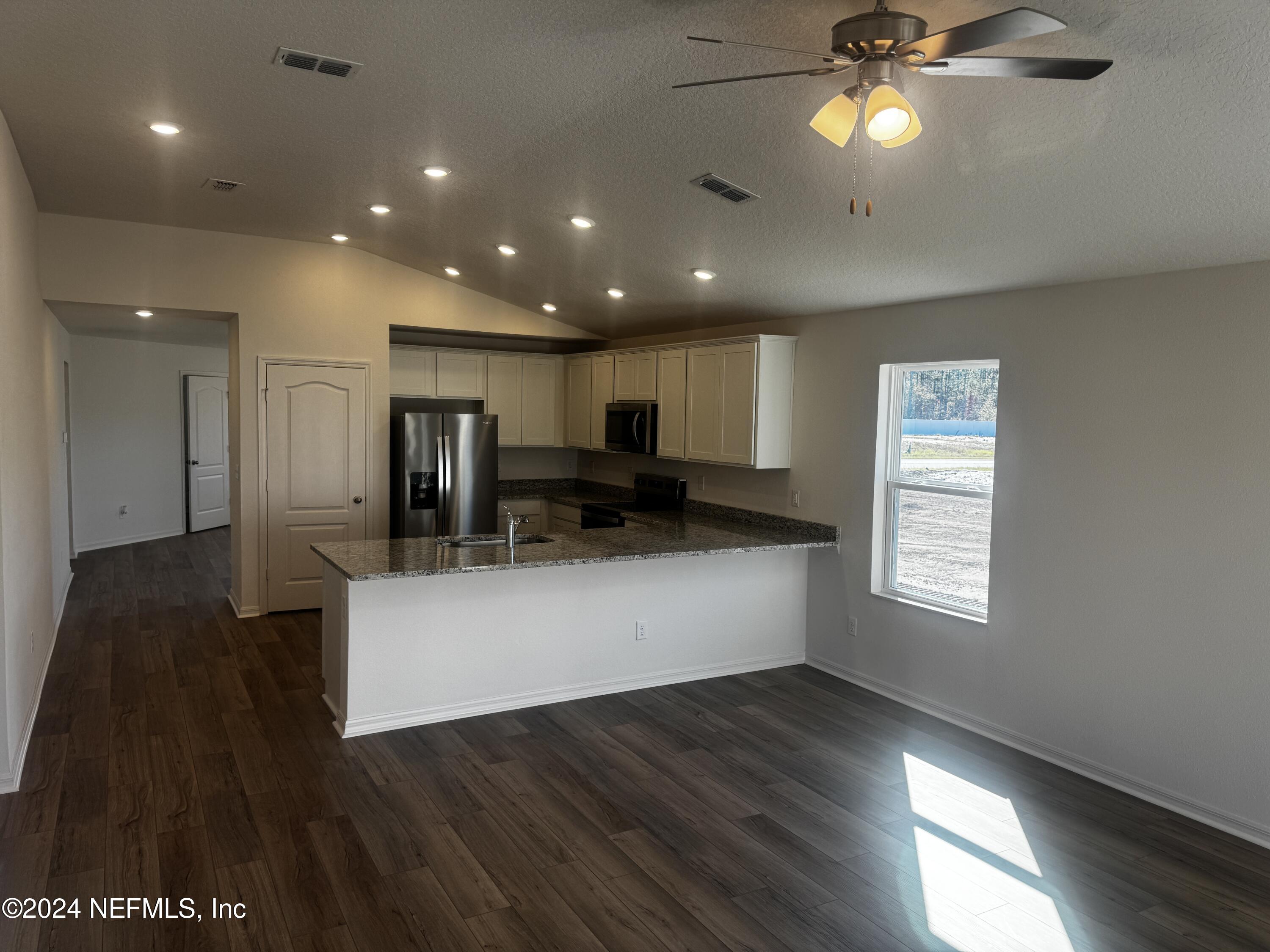 6955 Canoe Birch Road Jacksonville, FL 32219 - Photo 3 of 10 Kitchen