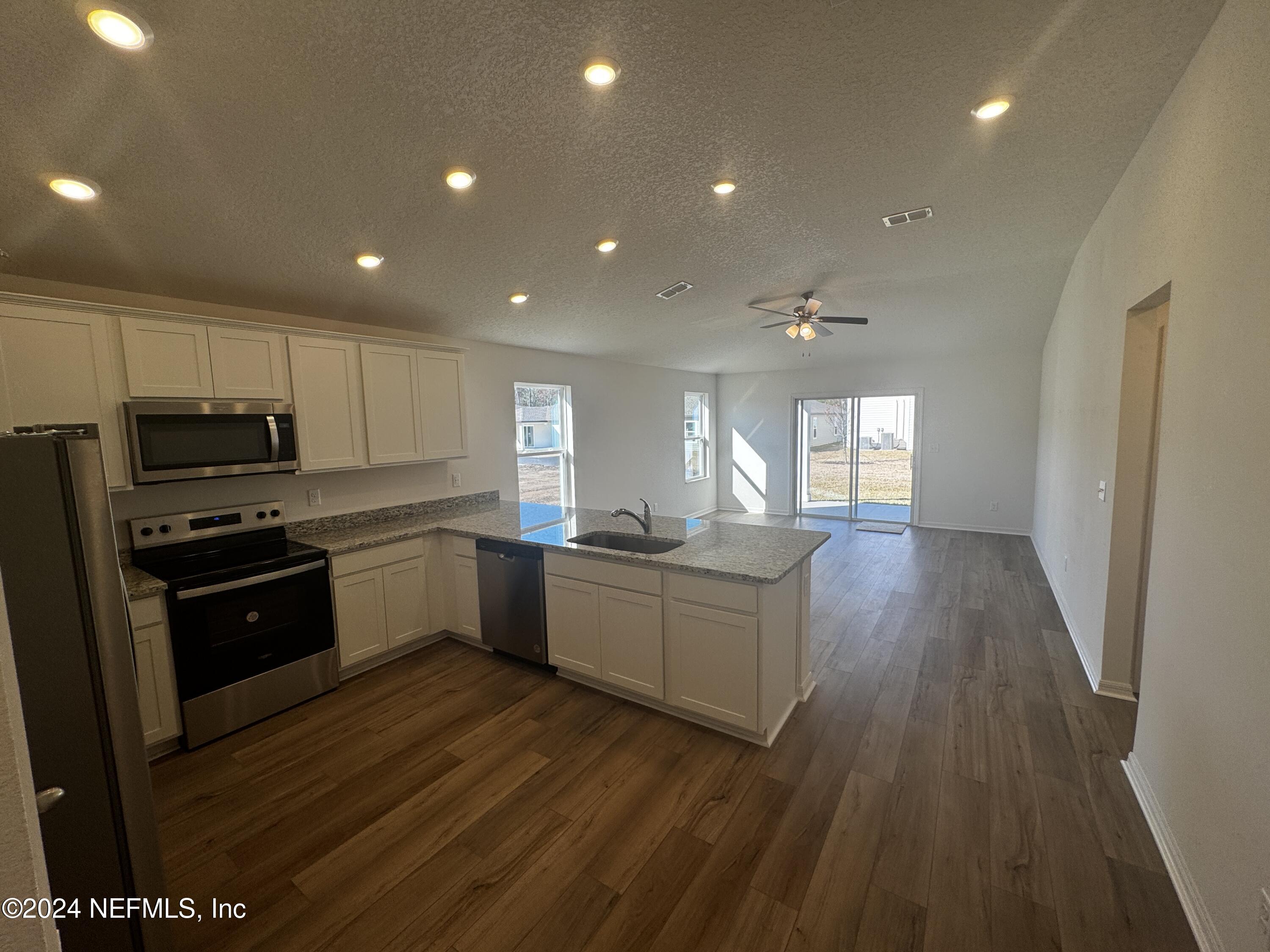 6955 Canoe Birch Road Jacksonville, FL 32219 - Photo 5 of 10 Kitchen/ Living