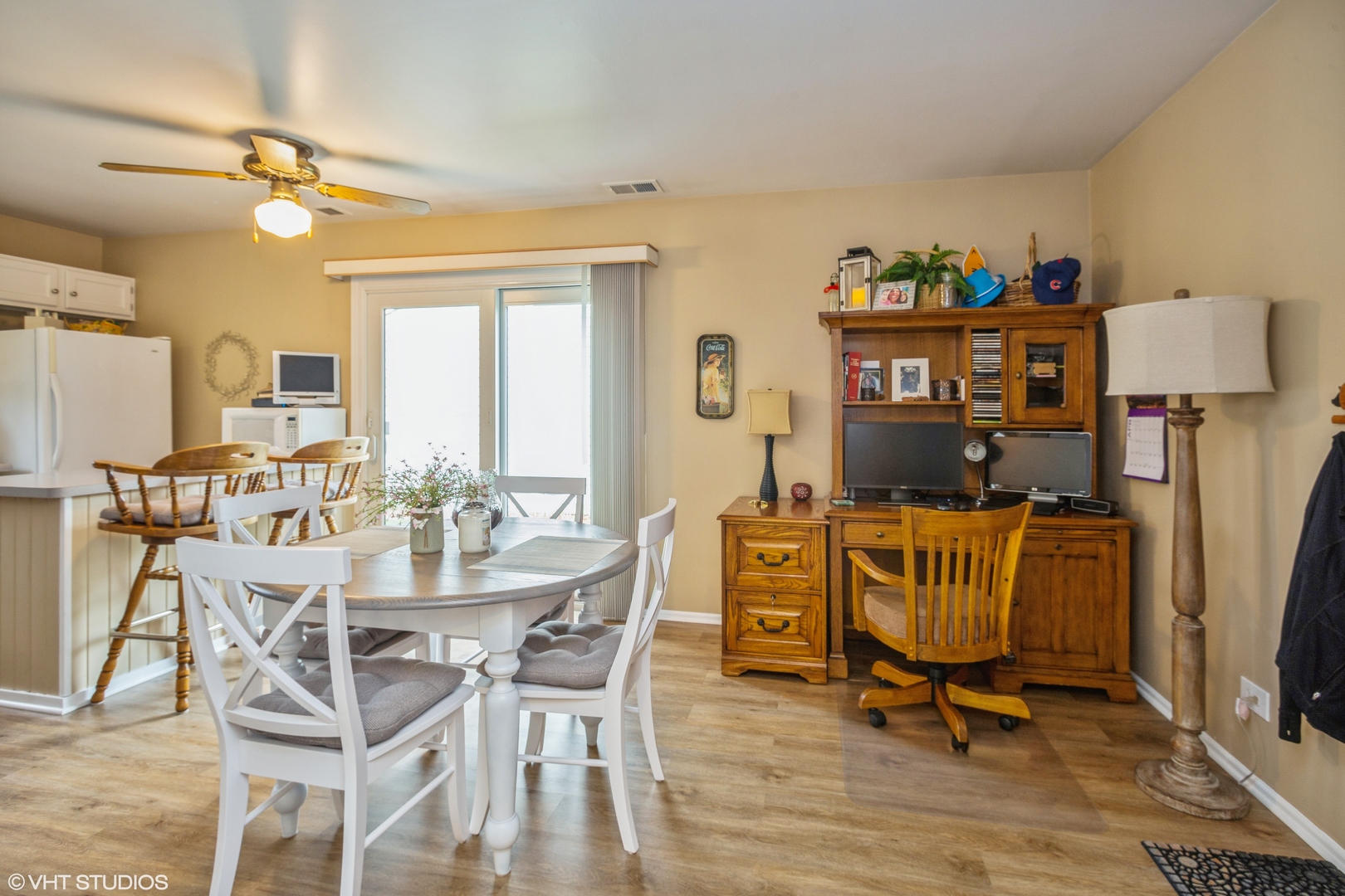 225 Rodenburg Road Roselle, IL 60172 - Photo 4 of 10