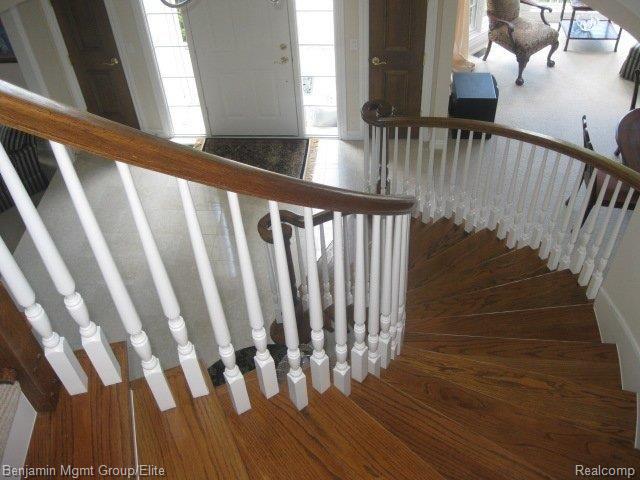 4674 Goodison Pl Drive Rochester, MI 48306 - Photo 15 of 18 Stairs