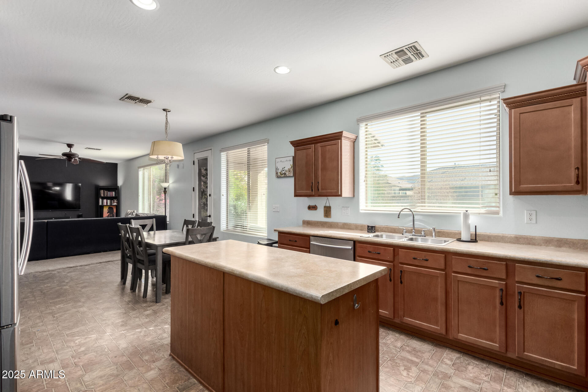 2513 West Branham Lane Phoenix, AZ 85041 - Photo 12 of 31 15 Branham