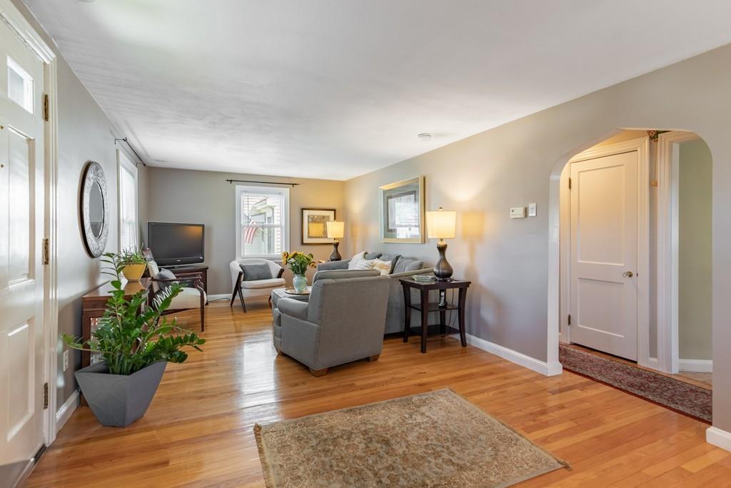 13 Ellen Road Woburn, MA 01801 - Photo 4 of 29 Gallery Image 4