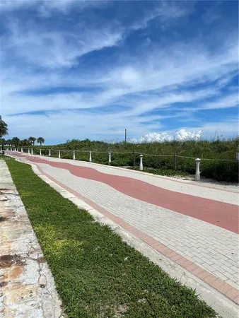 $1,900 | 6345 Collins Avenue, Unit 614, Miami Beach, FL 33141