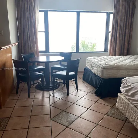 $1,950 | 6345 Collins Avenue, Unit 614, Miami Beach, FL 33141