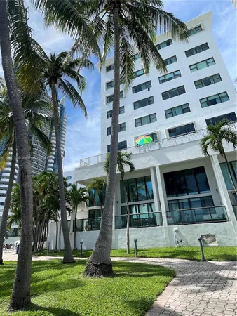 $1,900 | 6345 Collins Avenue, Unit 614, Miami Beach, FL 33141